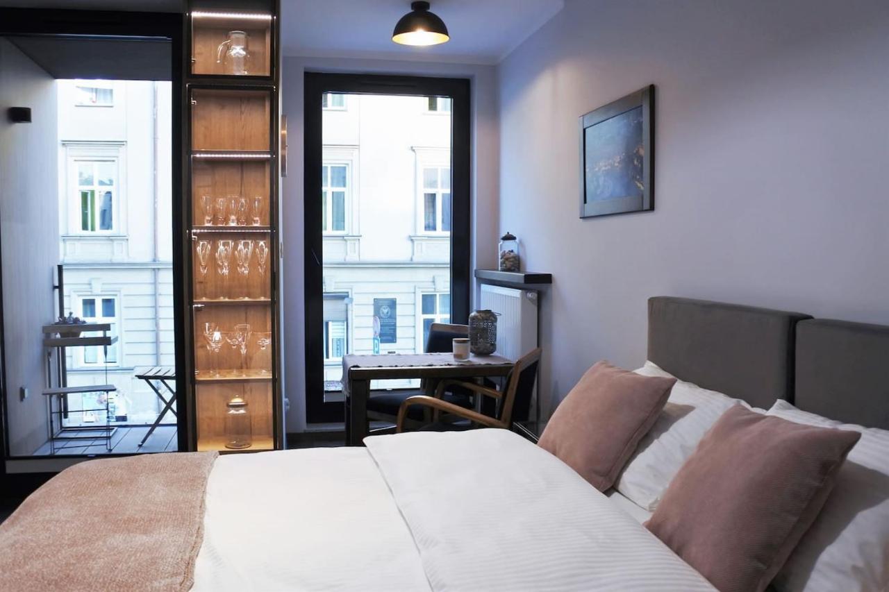 Boutique 108 - Old City, Luxury Apt. With A Garage Krakow Dış mekan fotoğraf